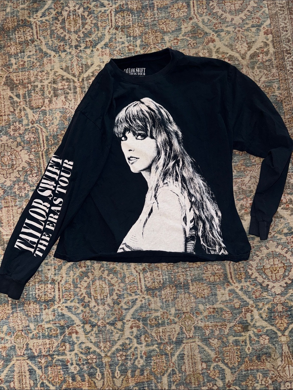 Taylor Swift, Swiftie  Navy & White Long Sleeve Official Tour/ Concert Tee XL